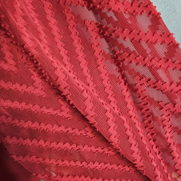 SHEIN Curve Vibrant Red Top - Picture 3 of 8